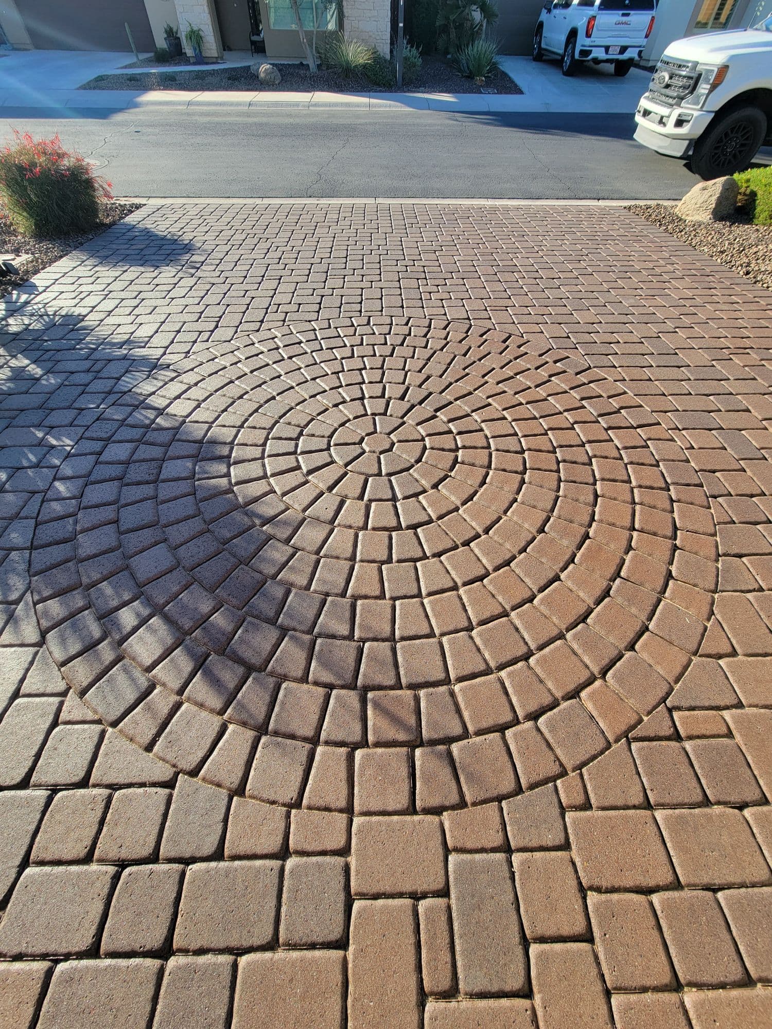 Driveway Paver Design and Sealing image